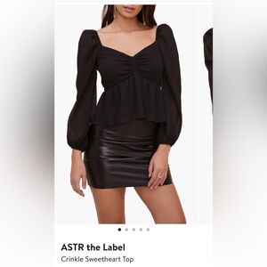 Astr the Label Crinkle Sweetheart Top